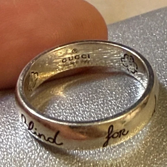 Gucci Silver Band Rings with Engraved Designs - Picture 6 of 14